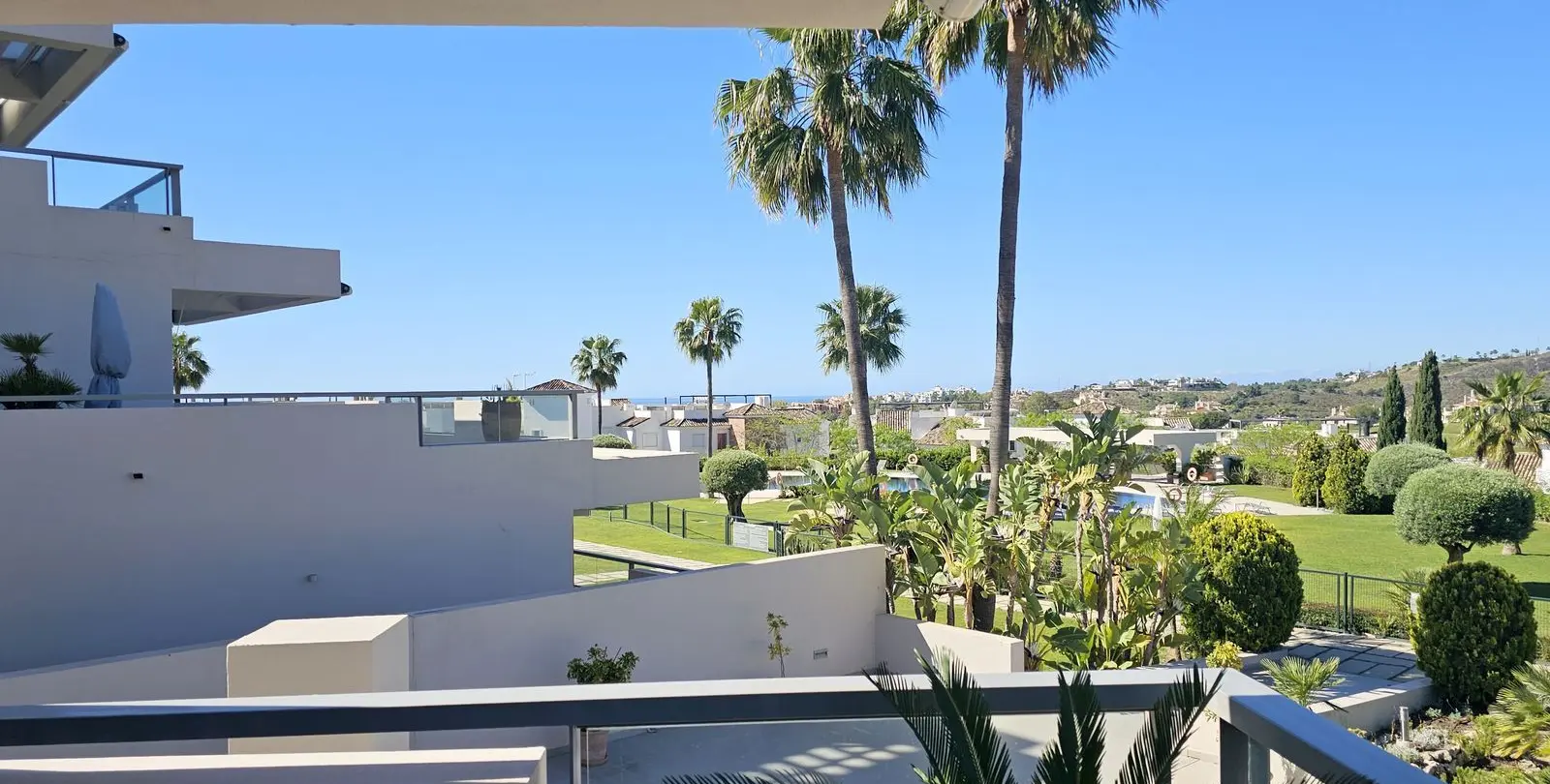 Long-term rent of middle floor apartment in Benahavís 5