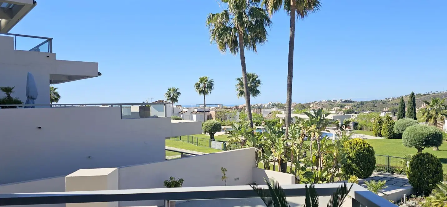 Long-term rent of middle floor apartment in Benahavís 4