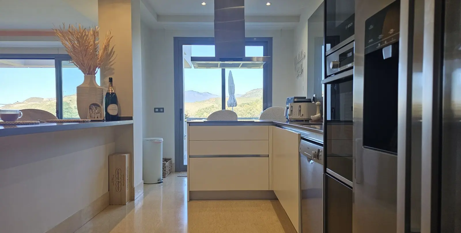 Long-term rent of middle floor apartment in Benahavís 10