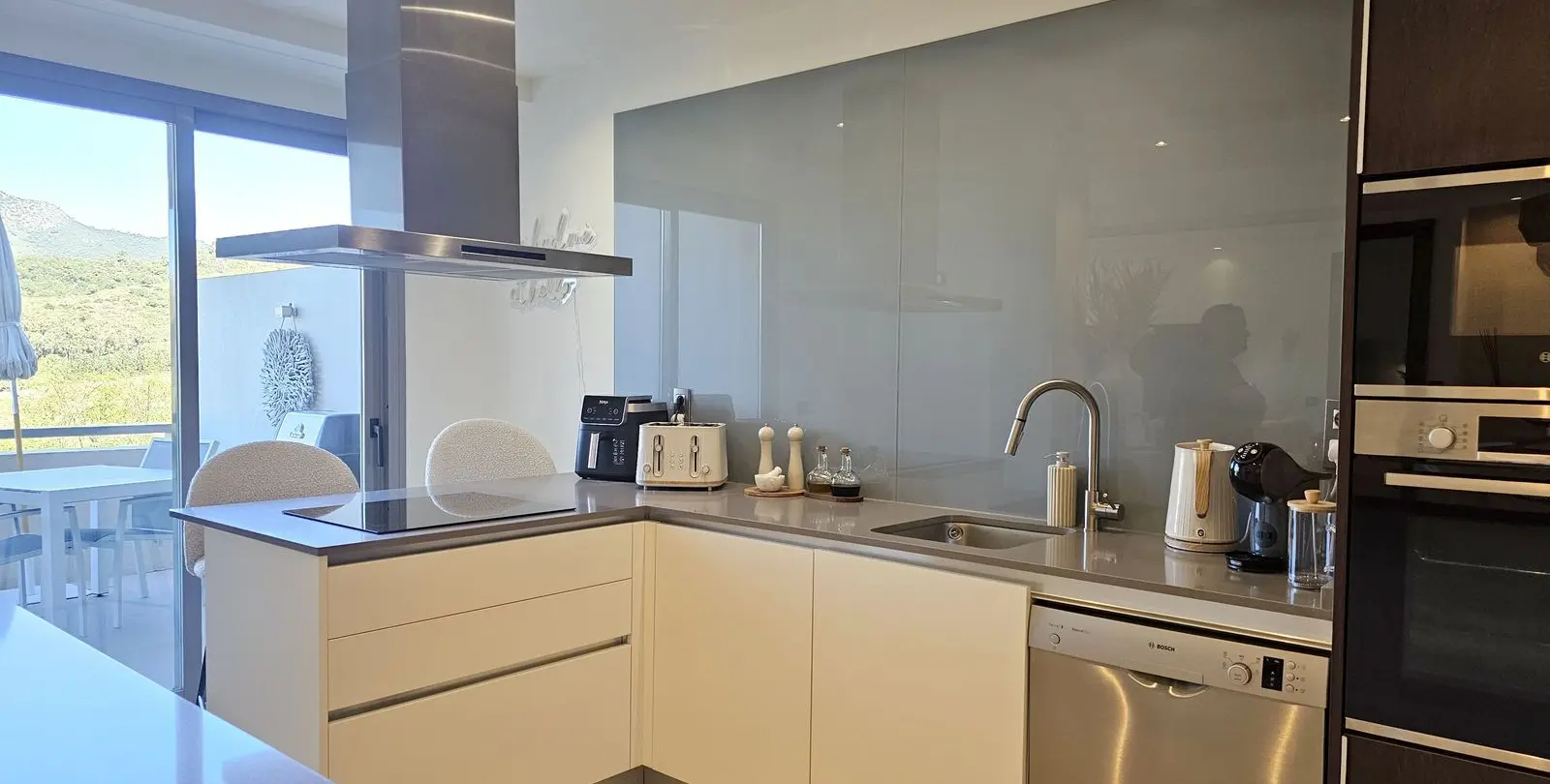 Long-term rent of middle floor apartment in Benahavís 11