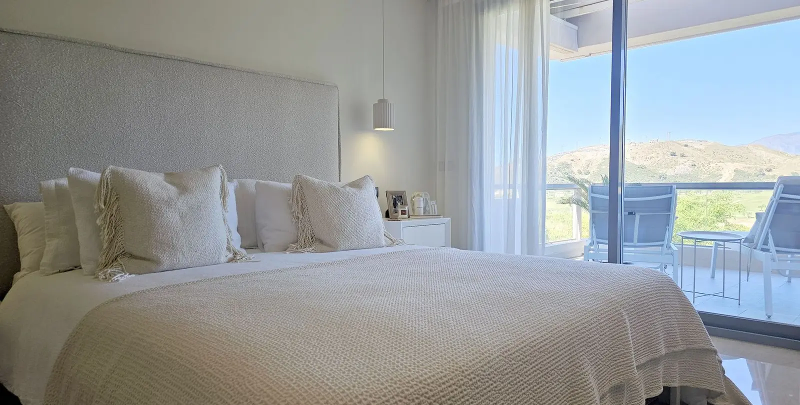 Long-term rent of middle floor apartment in Benahavís 12