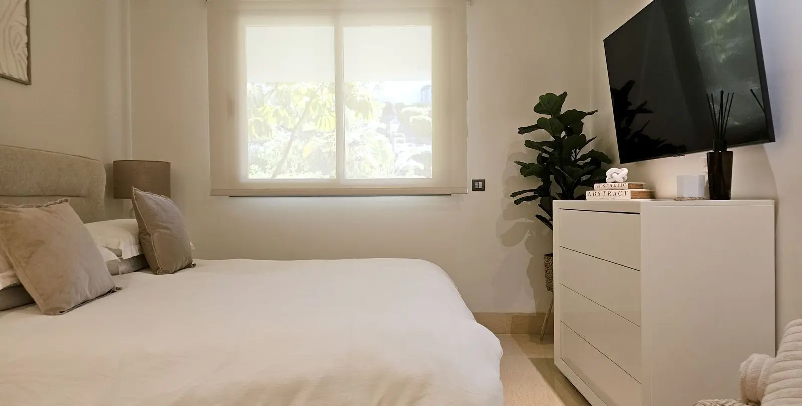 Long-term rent of middle floor apartment in Benahavís 14
