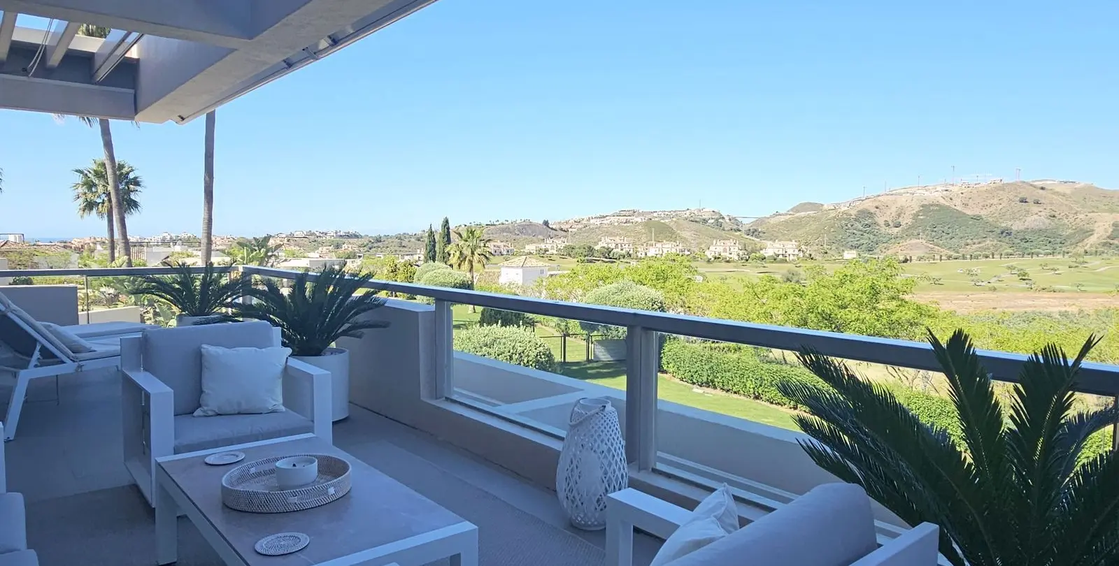 Long-term rent of middle floor apartment in Benahavís 17