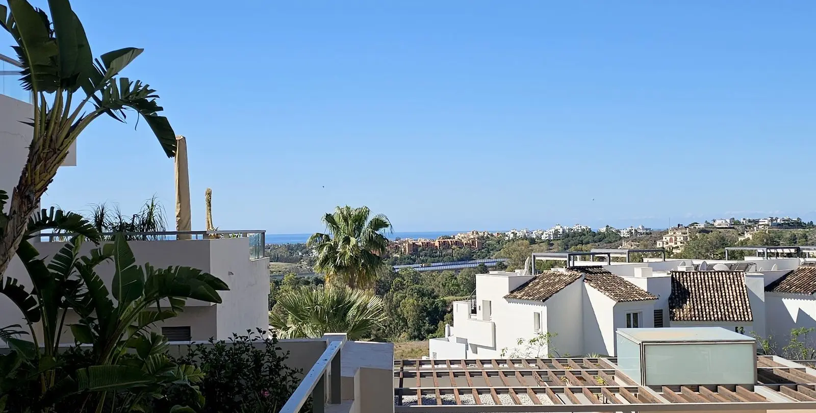 Long-term rent of middle floor apartment in Benahavís 21