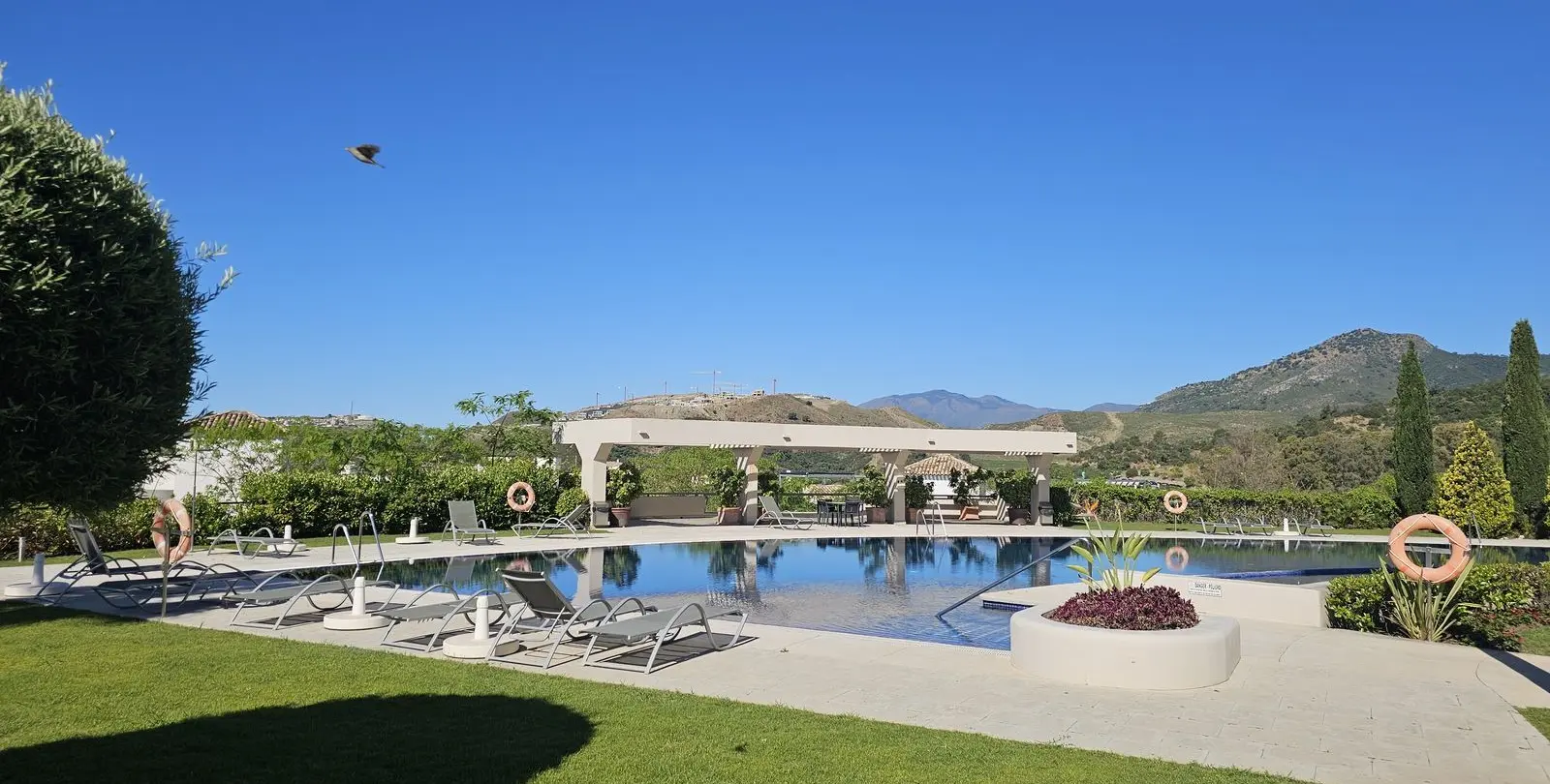 Long-term rent of middle floor apartment in Benahavís 23