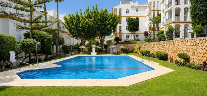 Sale of middle floor apartment in Atalaya 0