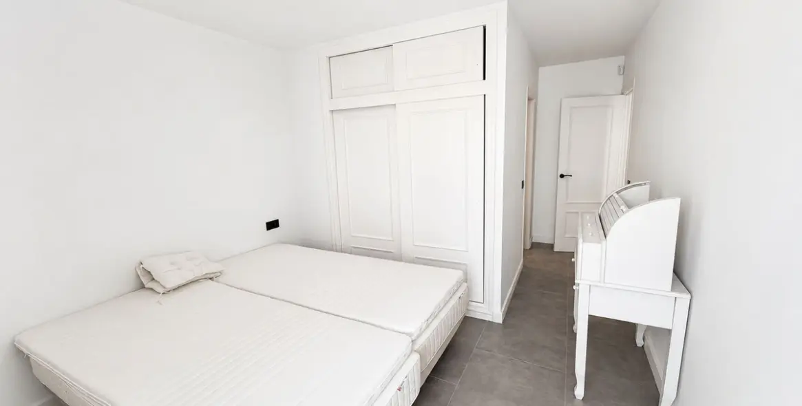 Sale of middle floor apartment in Atalaya 12