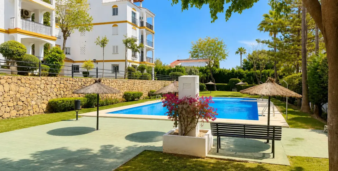 Sale of middle floor apartment in Atalaya 19