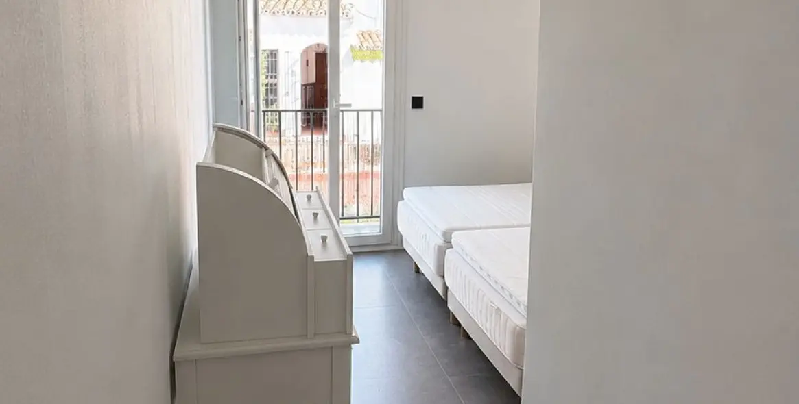 Sale of middle floor apartment in Atalaya 26