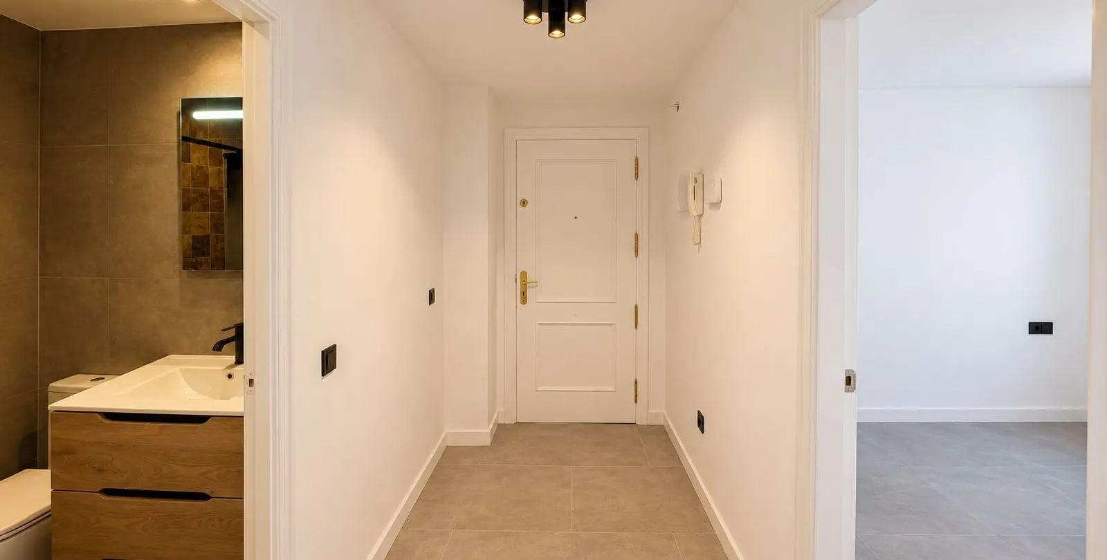 Продажа апартаментов на среднем этаже в Atalaya 5
