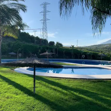 Продажа апартаментов на среднем этаже в Casares Playa