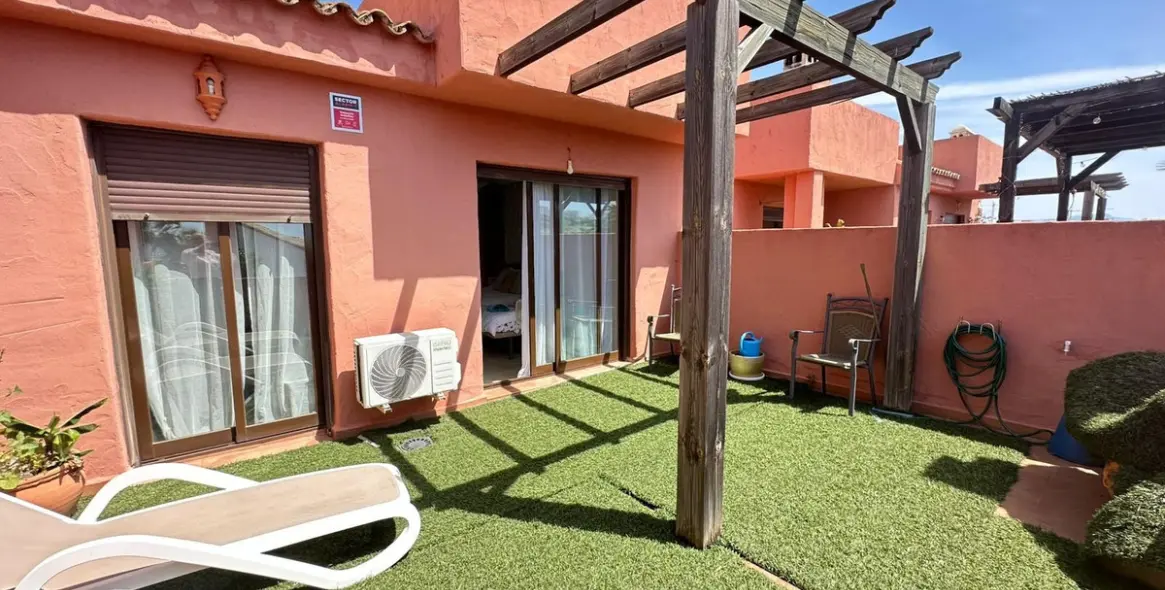 Продажа апартаментов на среднем этаже в Casares Playa 3