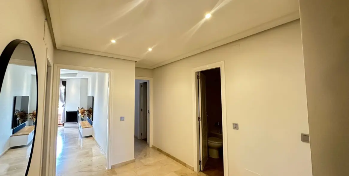 Продажа апартаментов на среднем этаже в Casares Playa 5