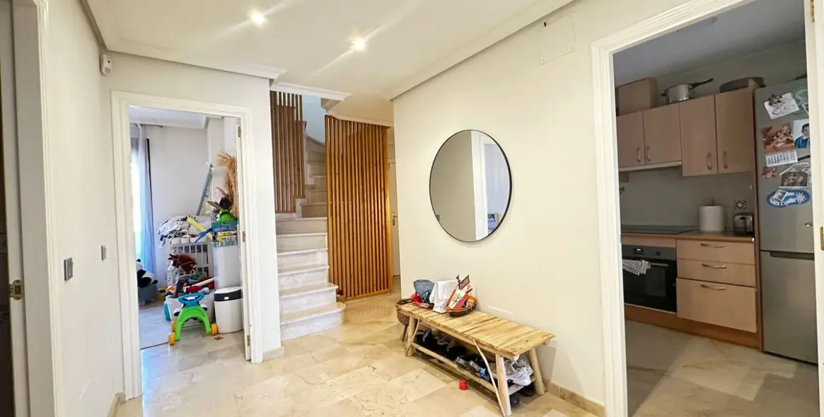 Продажа апартаментов на среднем этаже в Casares Playa 6