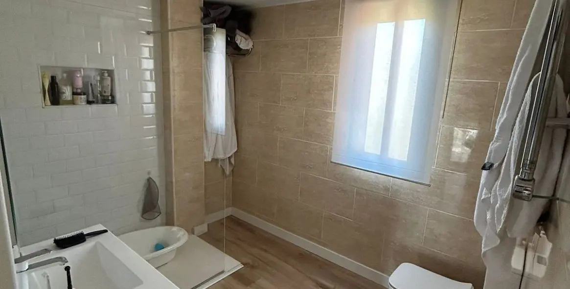 Продажа апартаментов на среднем этаже в Casares Playa 25