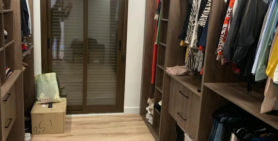 Продажа апартаментов на среднем этаже в Casares Playa 33