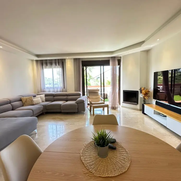 Продажа апартаментов на среднем этаже в Casares Playa