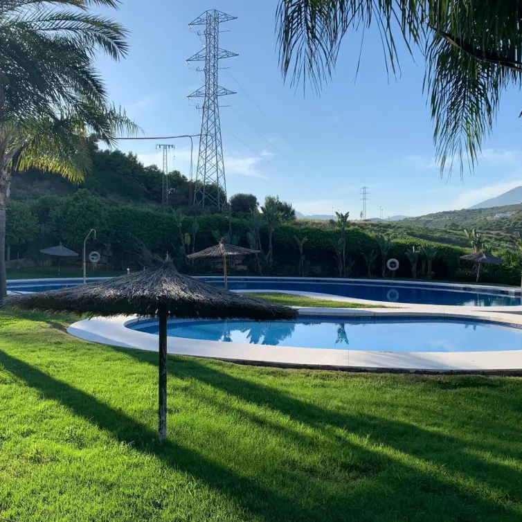 Продажа апартаментов на среднем этаже в Casares Playa