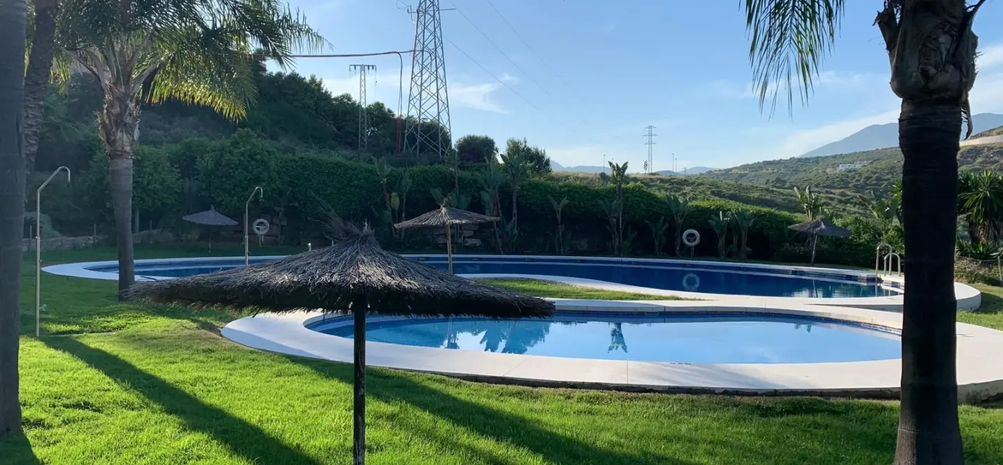 Продажа апартаментов на среднем этаже в Casares Playa 2