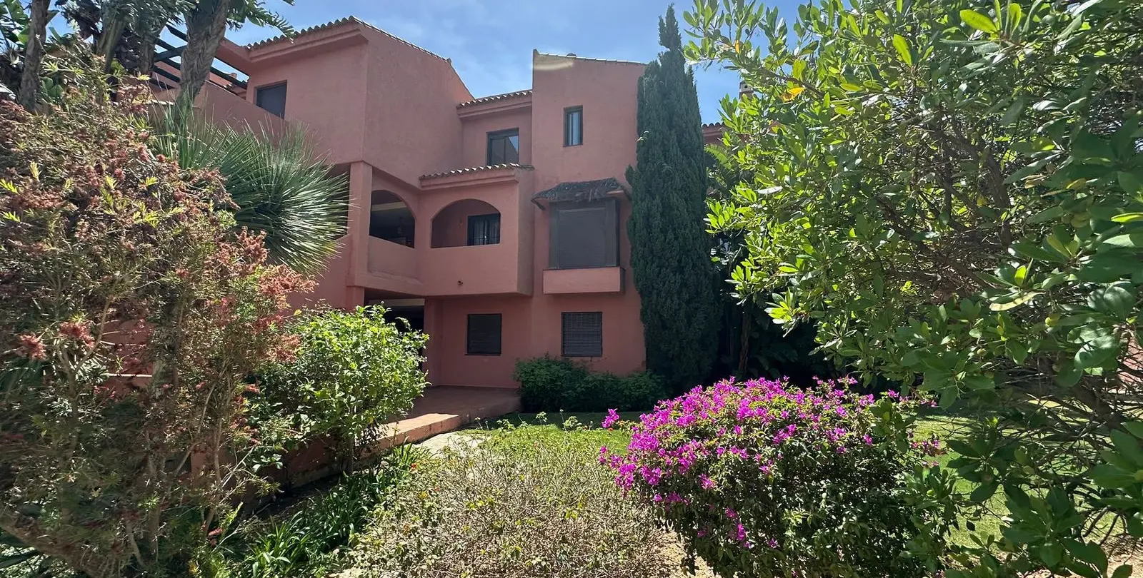 Venta de apartamento en planta media en Casares Playa 49