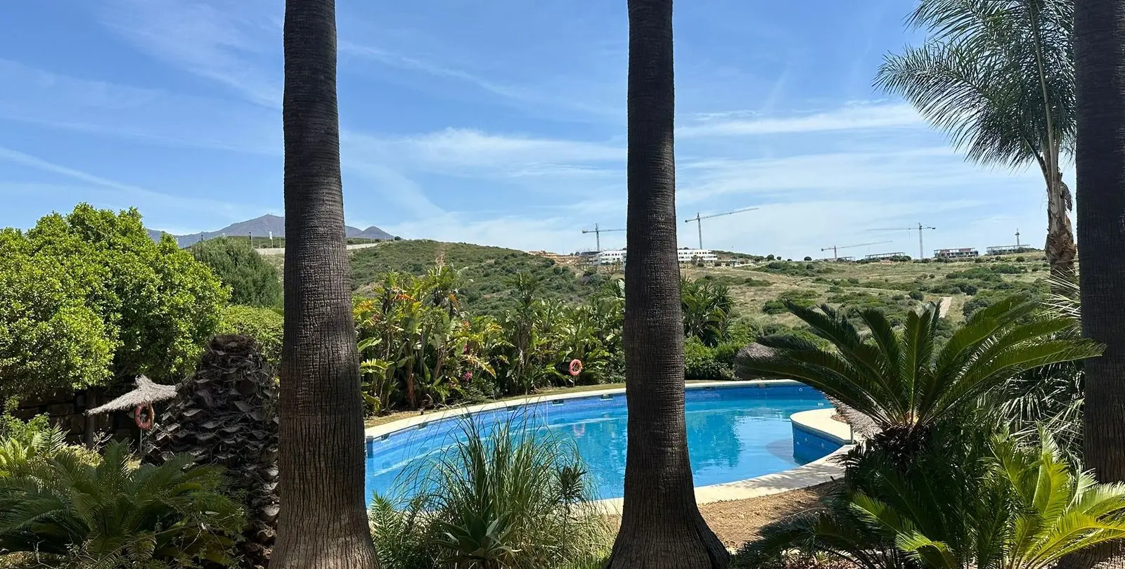Venta de apartamento en planta media en Casares Playa 60