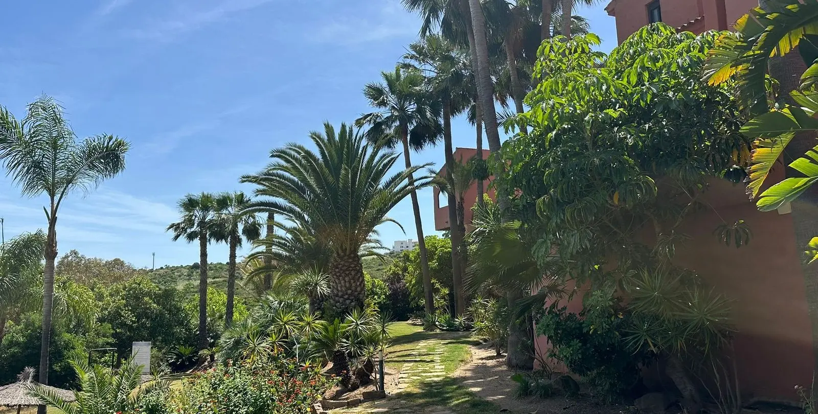 Venta de apartamento en planta media en Casares Playa 61