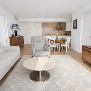 Venta de apartamento en planta media en Marbella