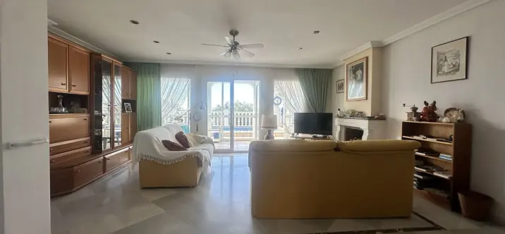 Venta de villa independiente en Calahonda 1