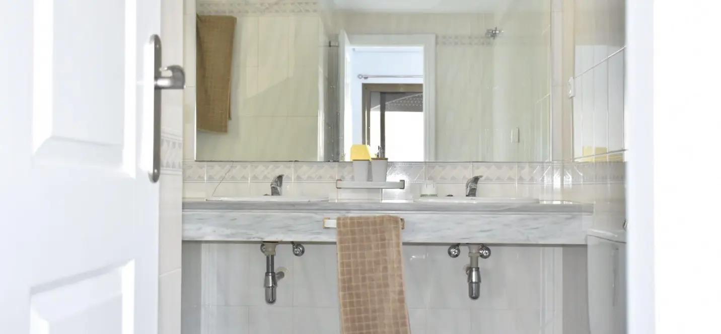 Sale of ground floor apartment in Elviria 4