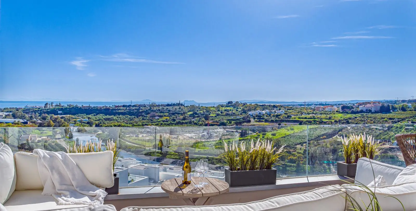 Venta de apartamento en planta media en Cancelada 5