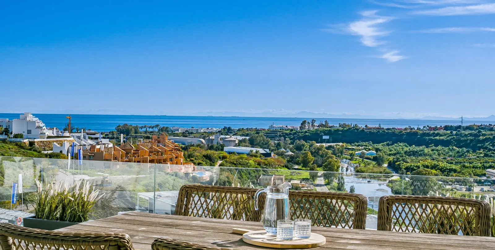 Venta de apartamento en planta media en Cancelada 8