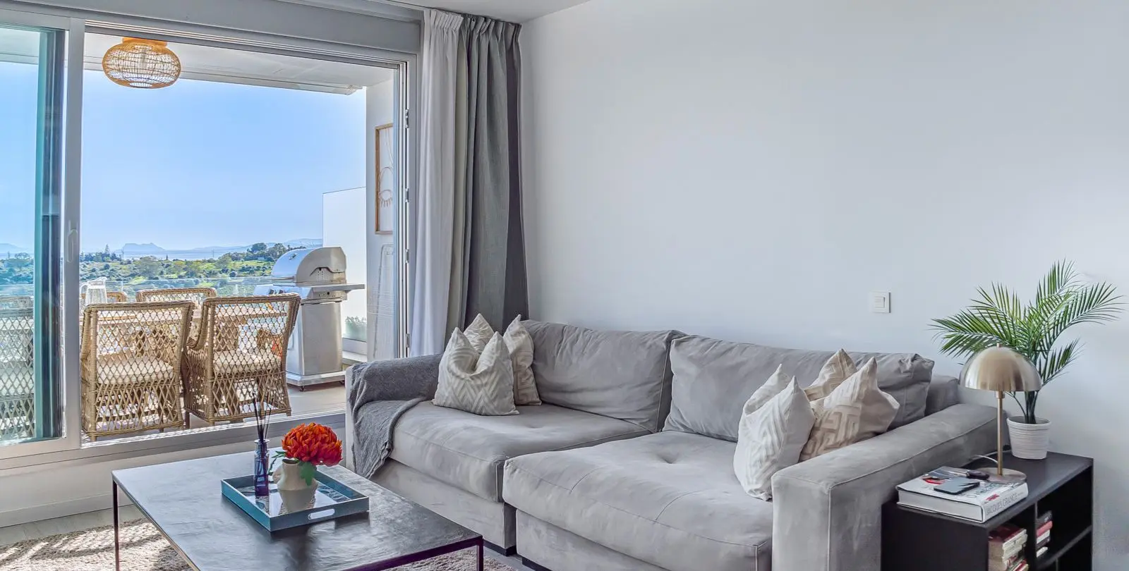 Venta de apartamento en planta media en Cancelada 12