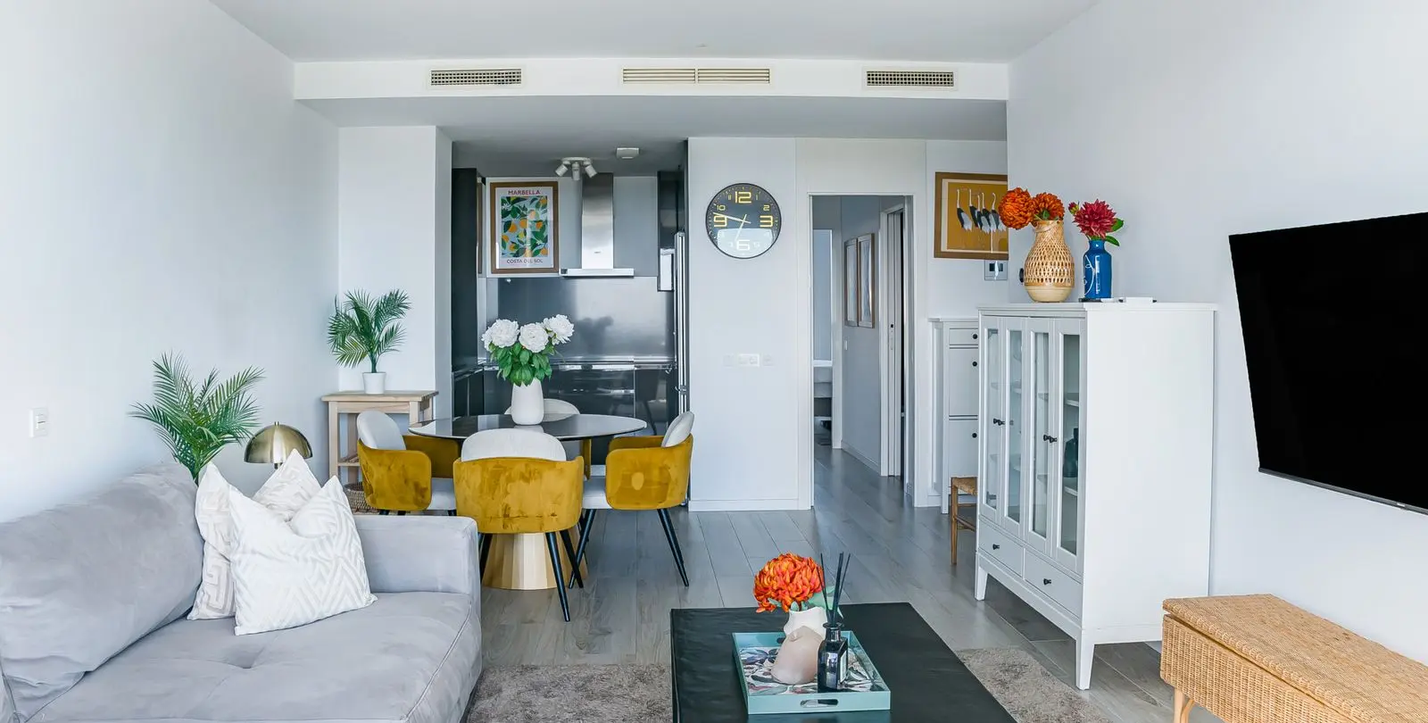 Venta de apartamento en planta media en Cancelada 13