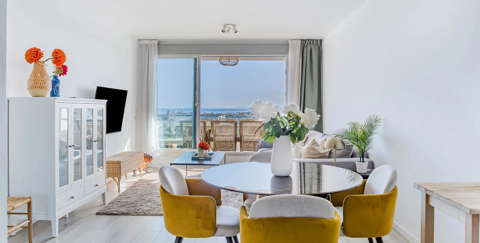 Venta de apartamento en planta media en Cancelada 14