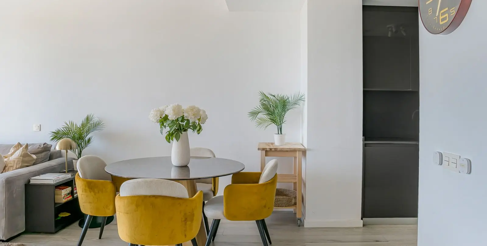 Venta de apartamento en planta media en Cancelada 15