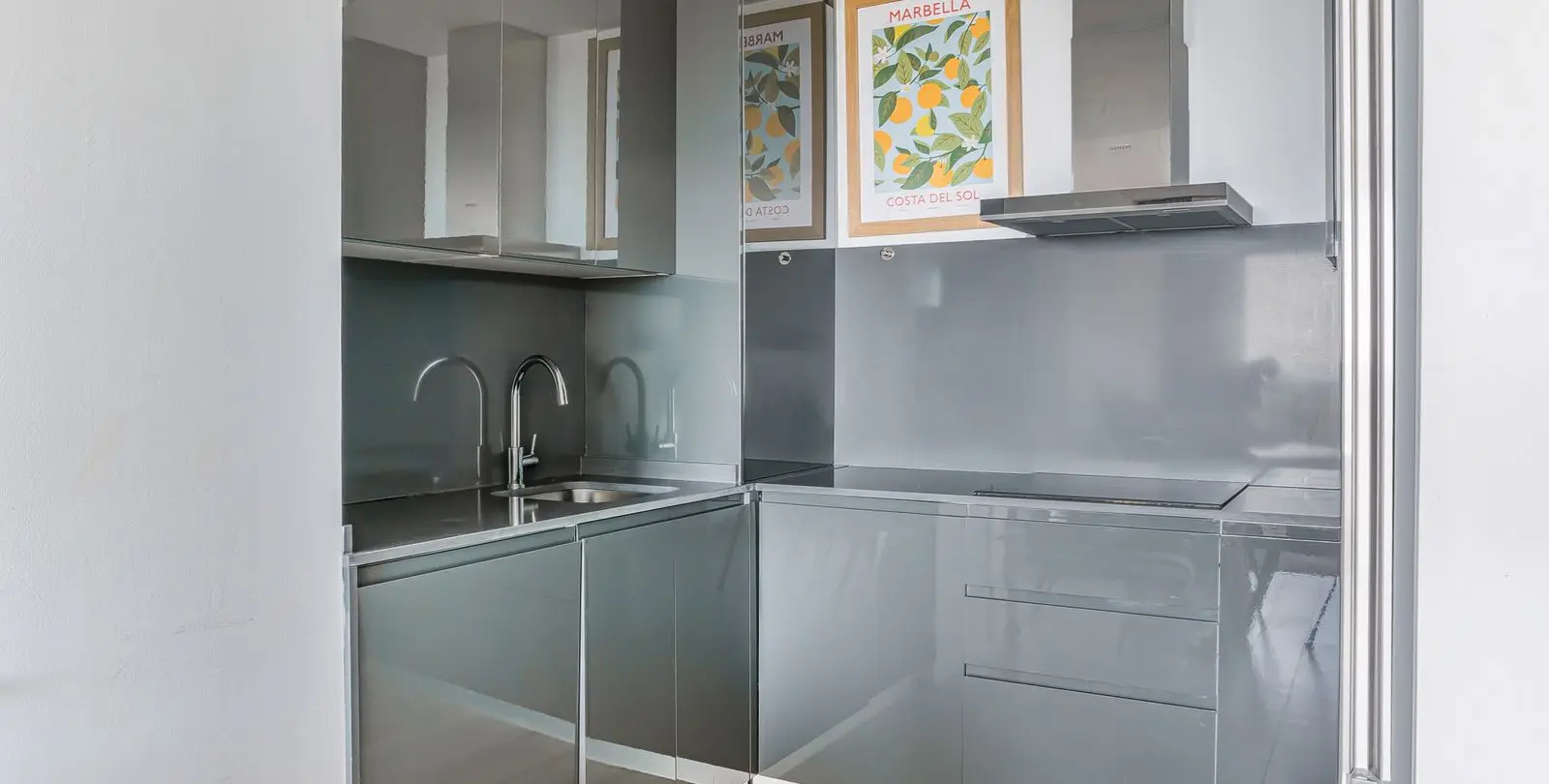Venta de apartamento en planta media en Cancelada 16