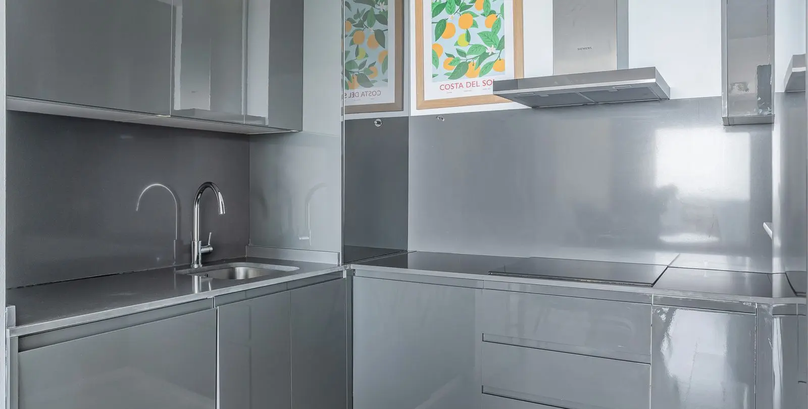 Venta de apartamento en planta media en Cancelada 17