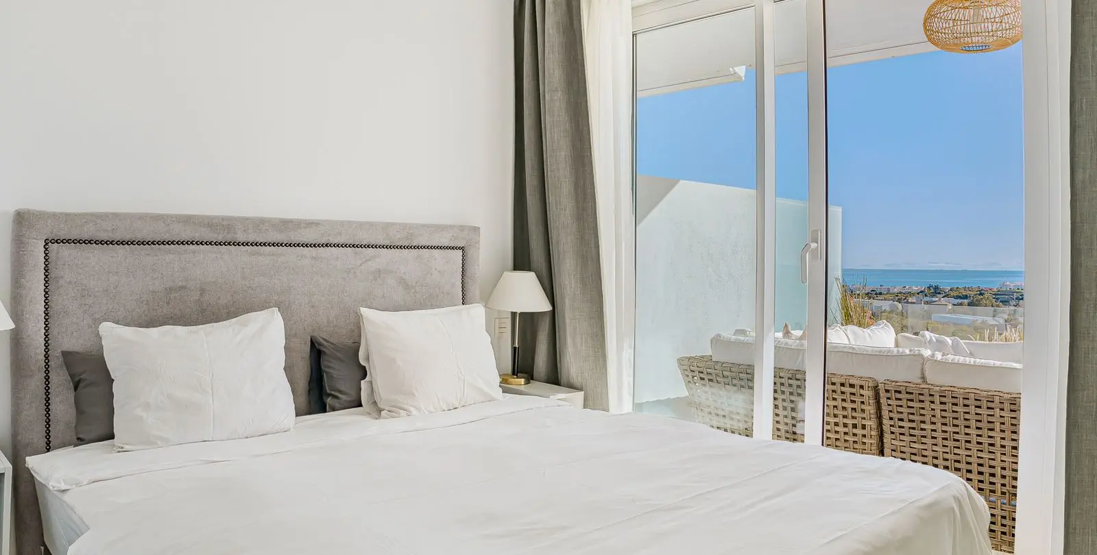 Venta de apartamento en planta media en Cancelada 18