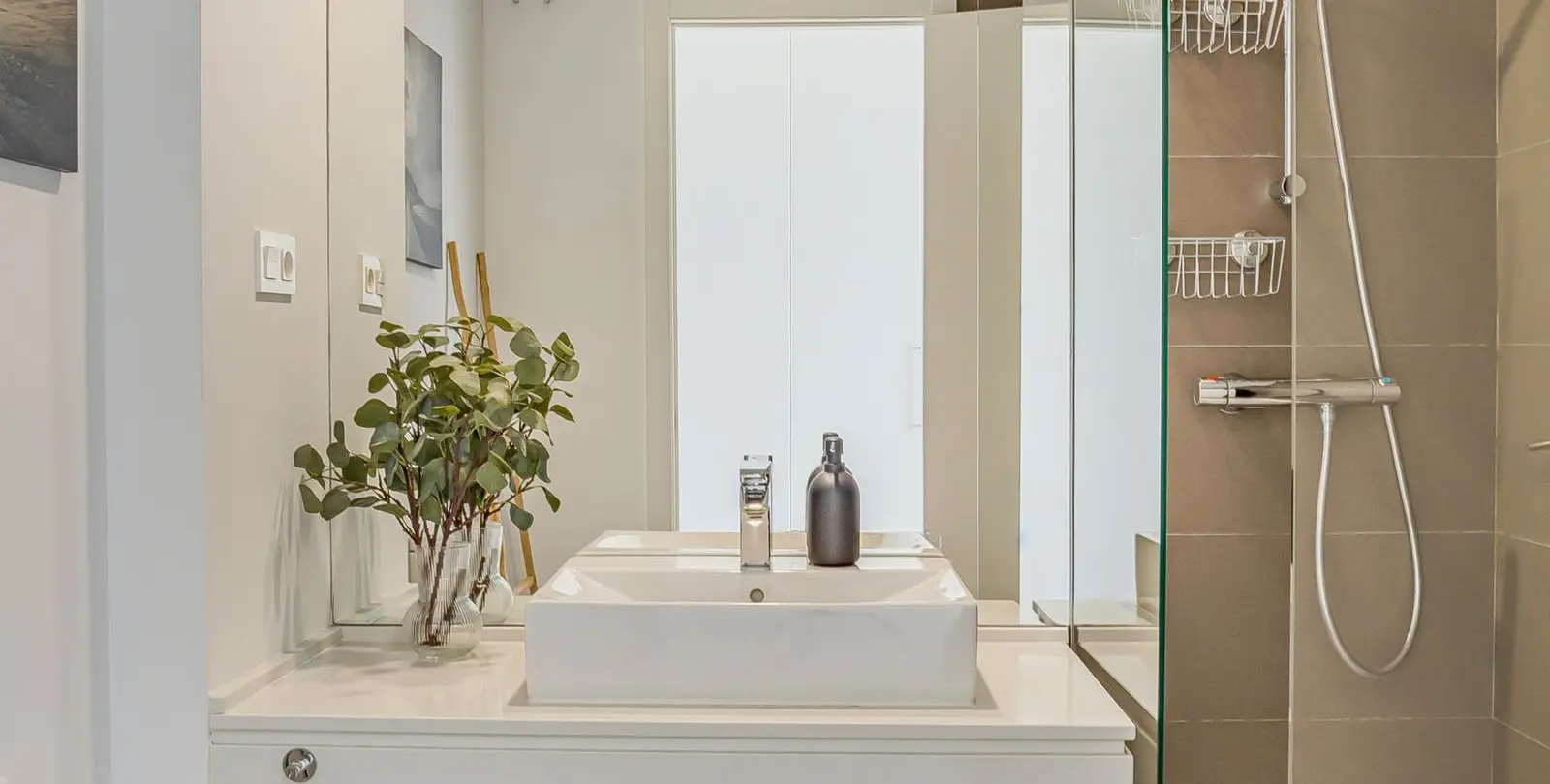 Venta de apartamento en planta media en Cancelada 24