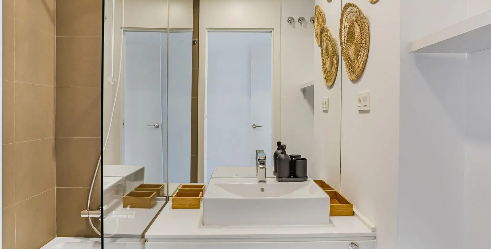 Venta de apartamento en planta media en Cancelada 29