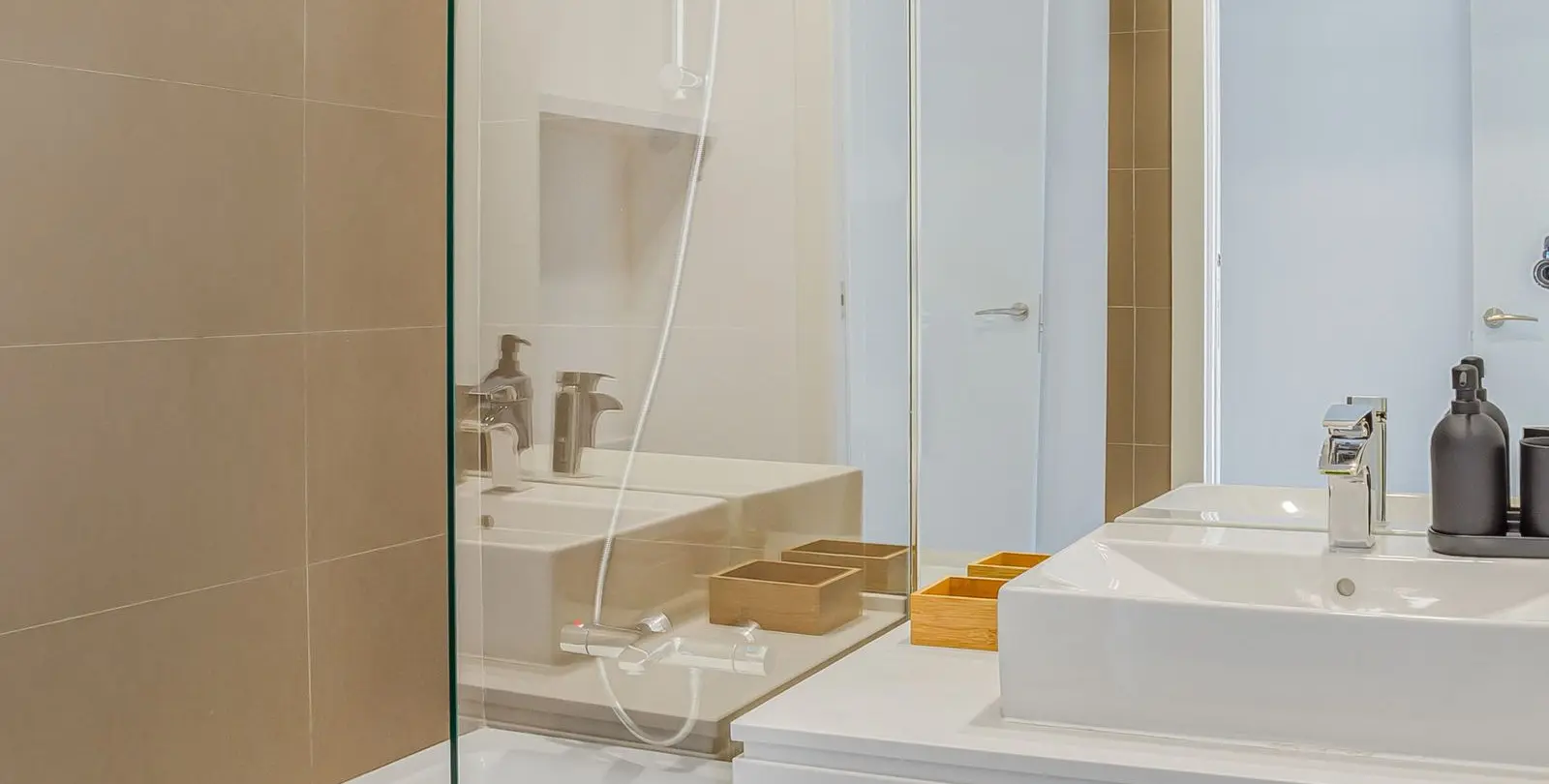 Venta de apartamento en planta media en Cancelada 30