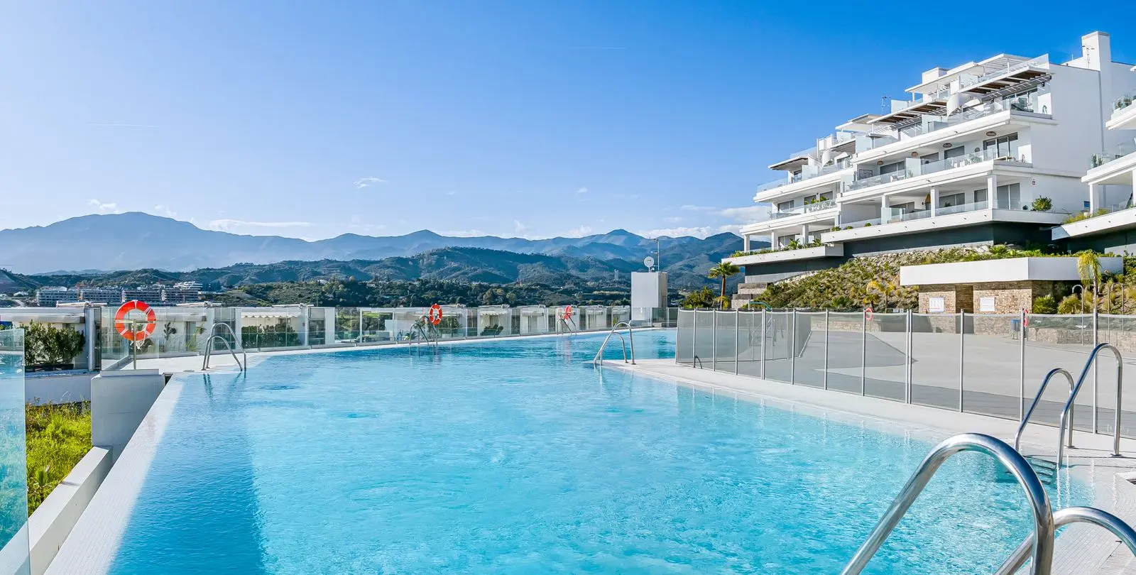 Venta de apartamento en planta media en Cancelada 35