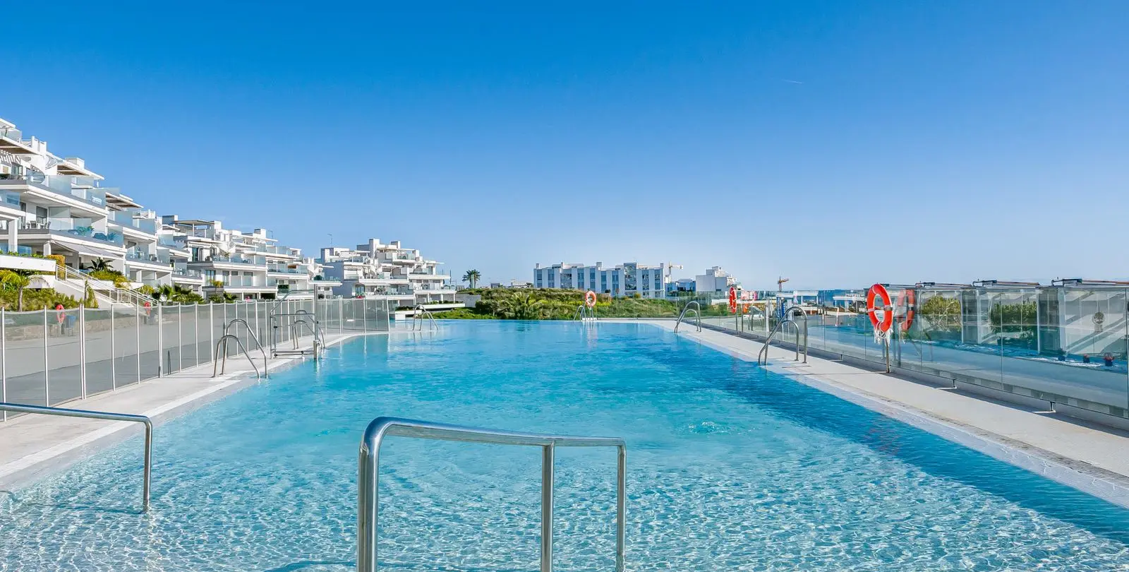Venta de apartamento en planta media en Cancelada 36