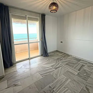 Продажа апартаментов на среднем этаже в Estepona