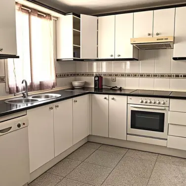 Sale of middle floor apartment in Estepona