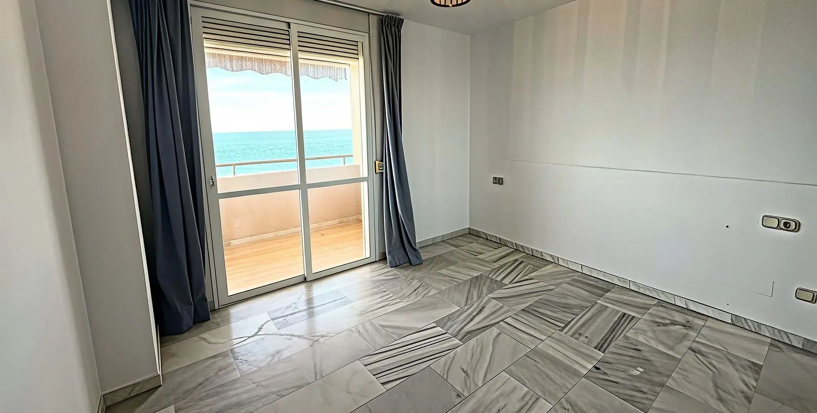 Sale of middle floor apartment in Estepona 4