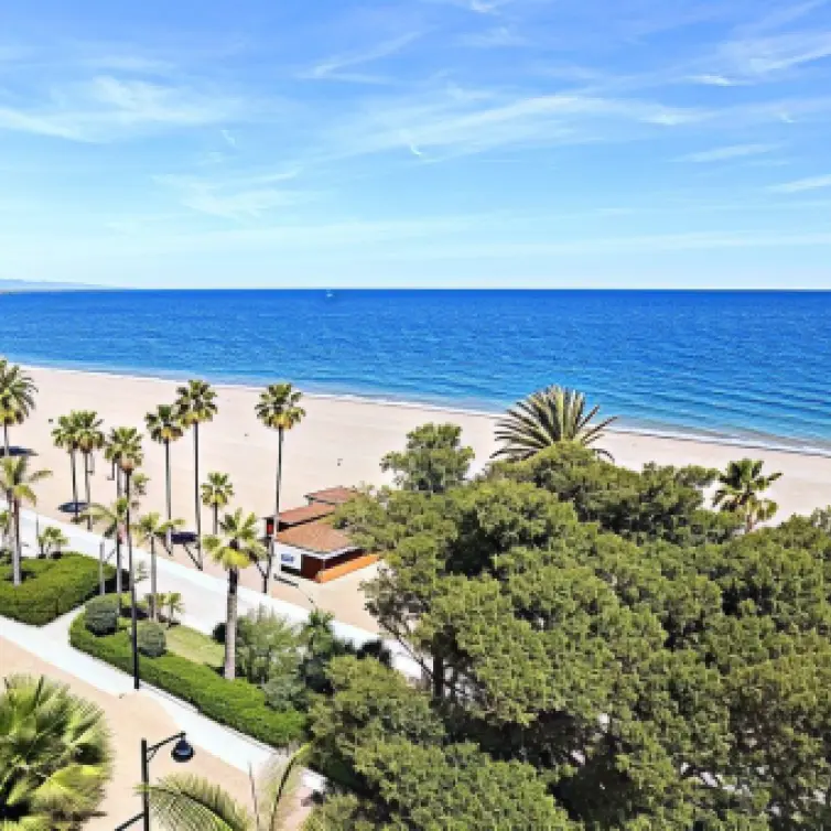 Sale of middle floor apartment in Estepona