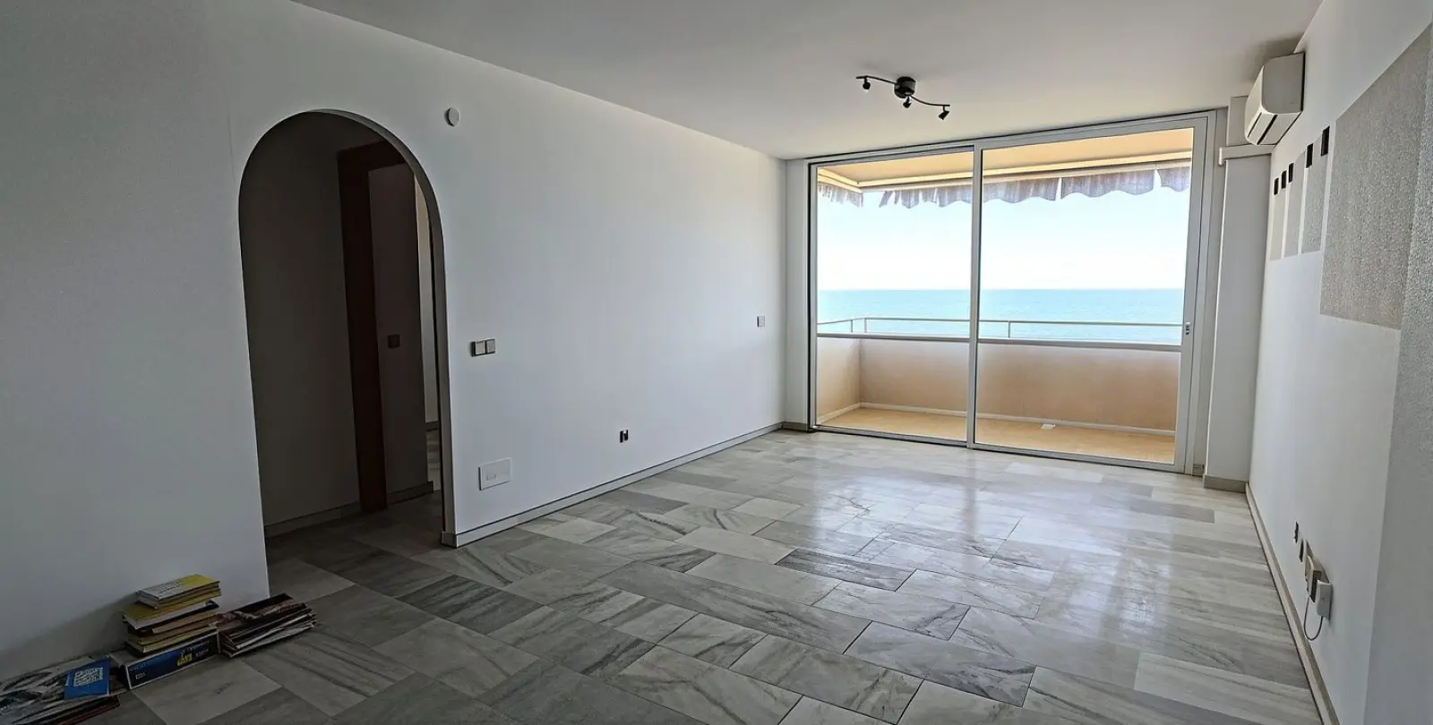 Sale of middle floor apartment in Estepona 7
