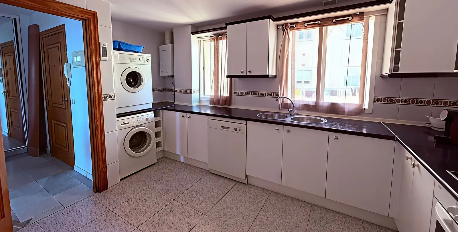 Sale of middle floor apartment in Estepona 8