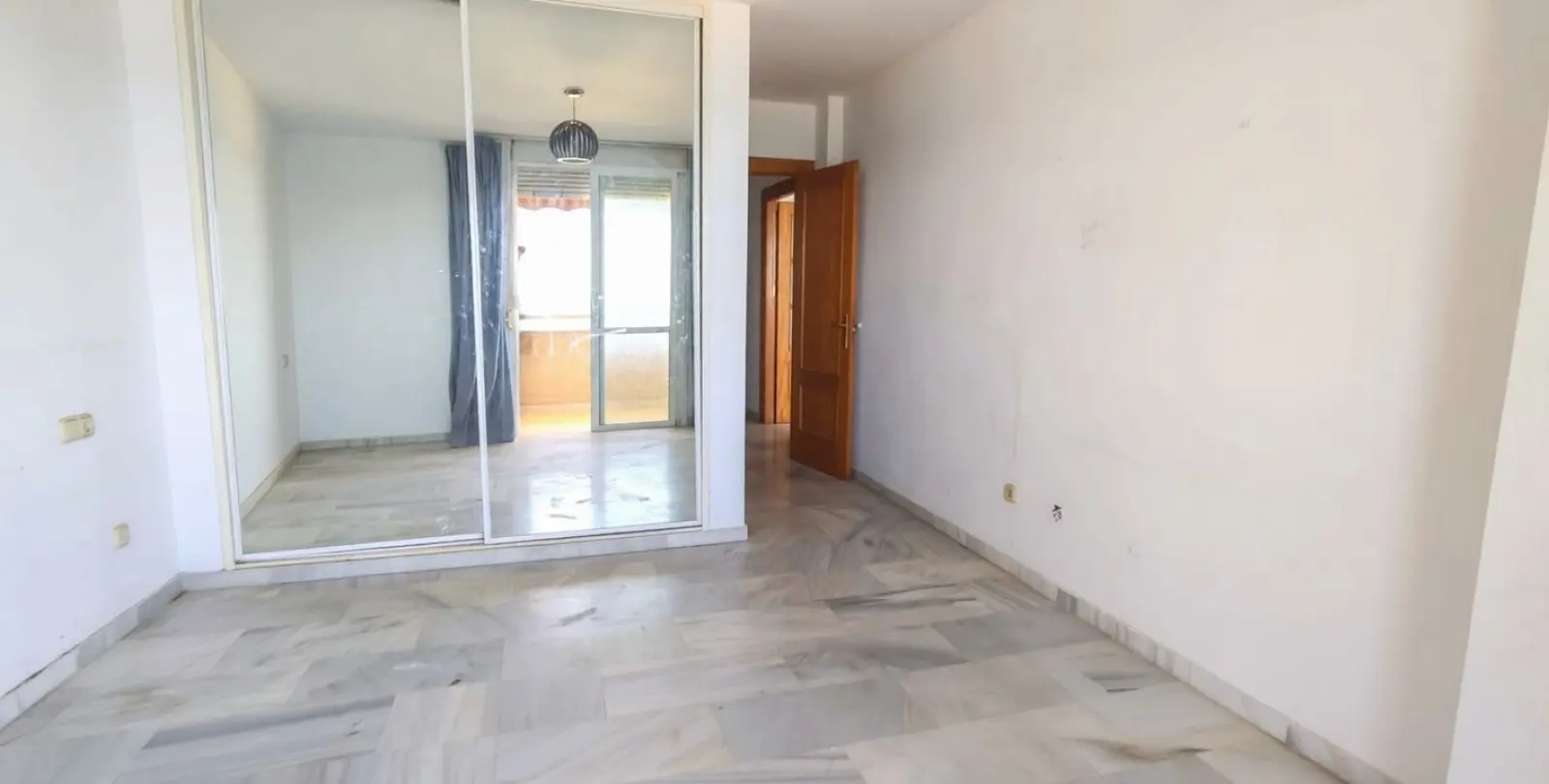 Sale of middle floor apartment in Estepona 9